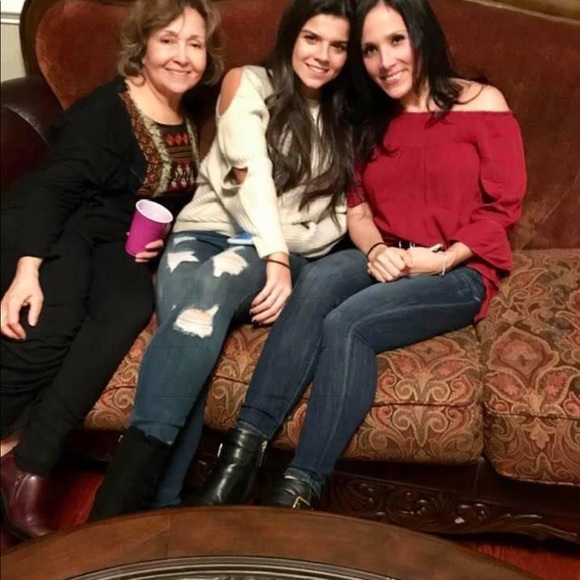 Meet your Poshers, Patty and Angelina! Mother/daughter duo🥰 - Picture 7 of 9